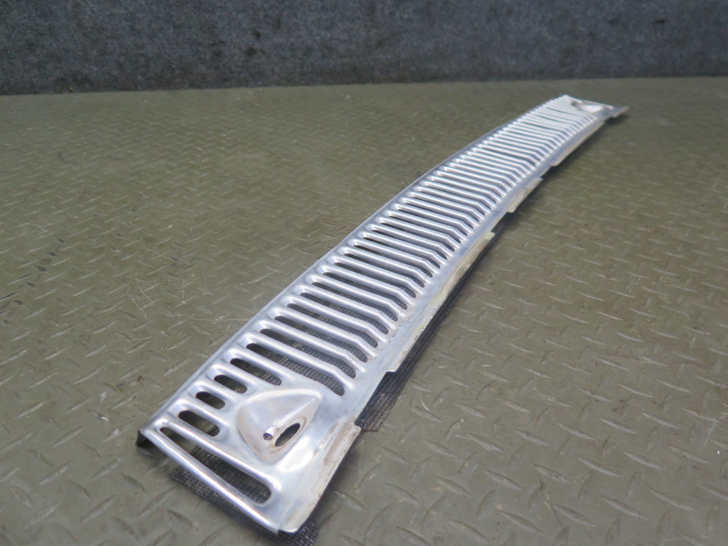 75-76 Mercedes W115 300SD Front Hood Air Vent Cowl Trim Grille OEM