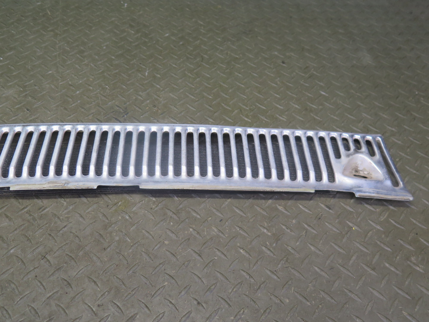 75-76 Mercedes W115 300SD Front Hood Air Vent Cowl Trim Grille OEM