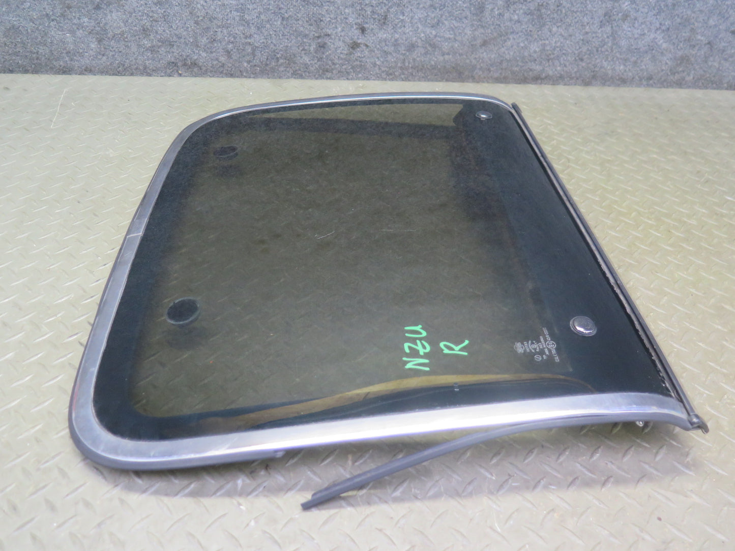 85-89 Nissan Z31 300ZX 2+0 Right T-top Roof Glass Panel Tinted w Lock Latch OEM