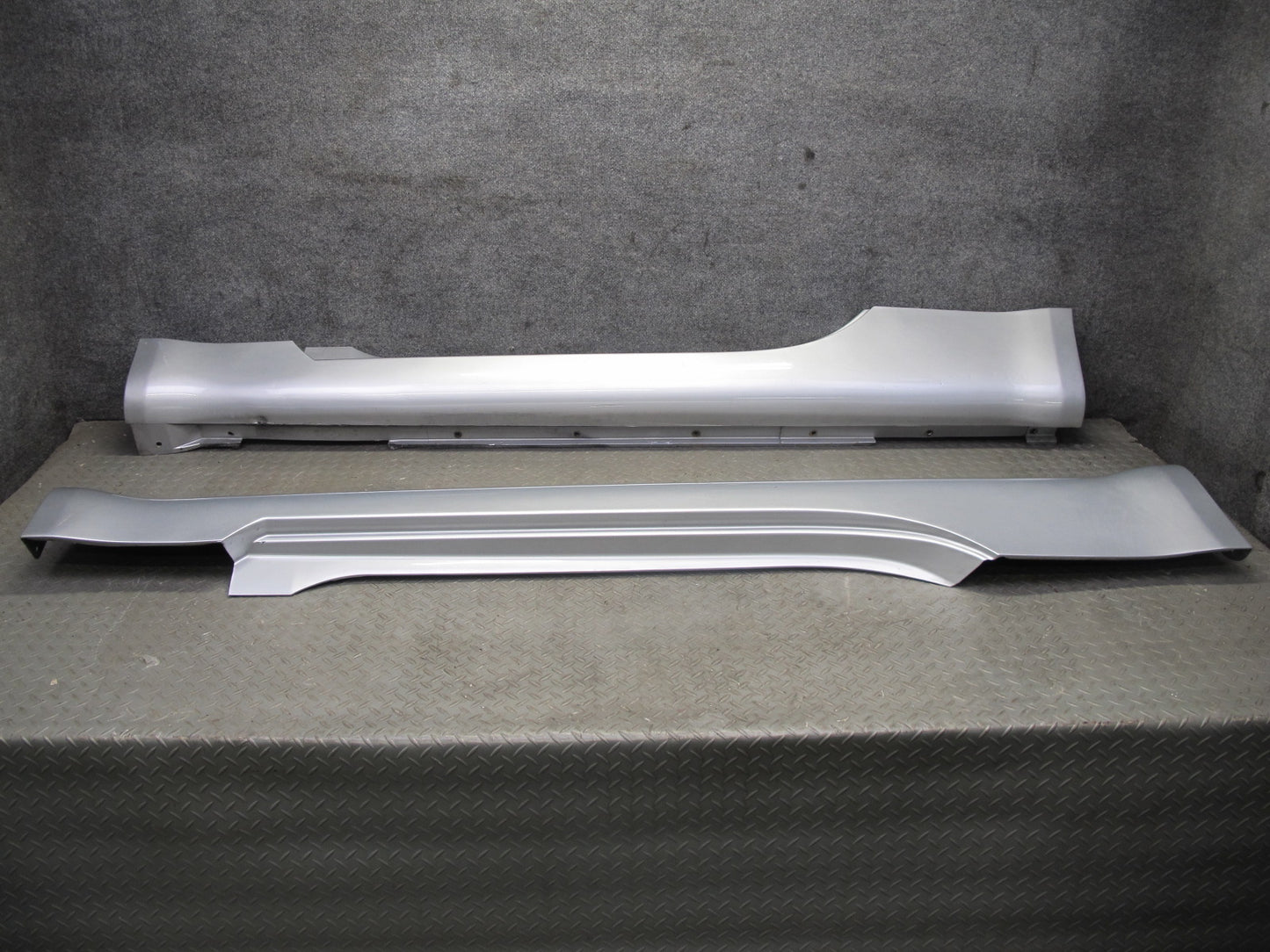 07-08 Nissan 350Z Z33 Conv Right & Left Side Skirt Rocker Panel Molding Set OEM