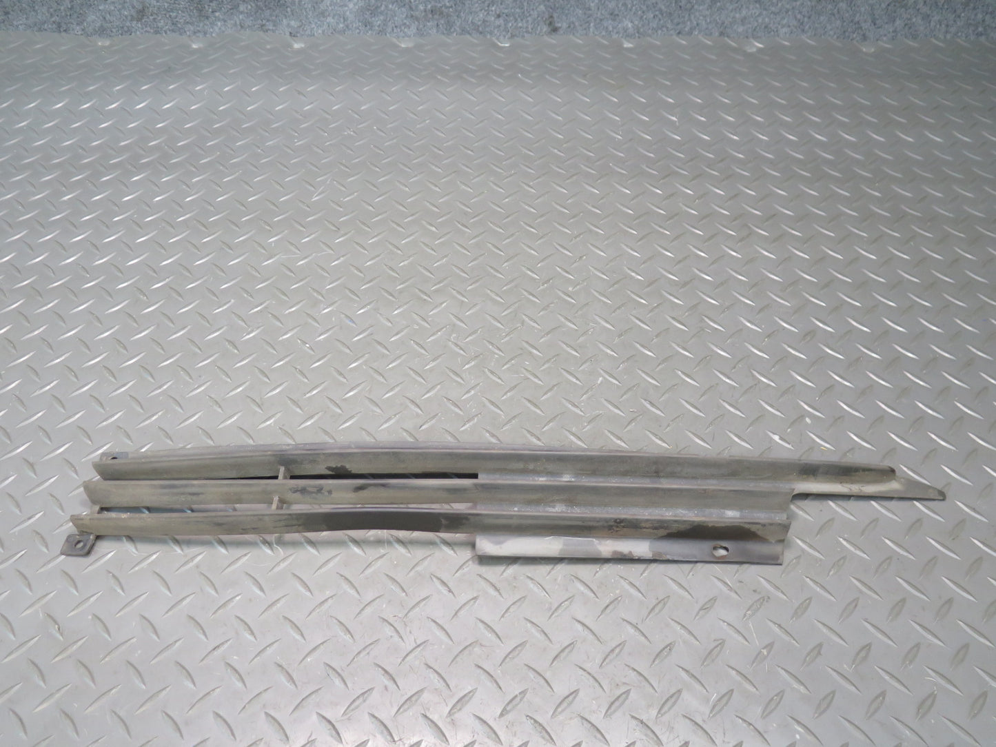 75-76 Mercedes W115 300D Front Right Passenger Side Lower Trim Grille OEM
