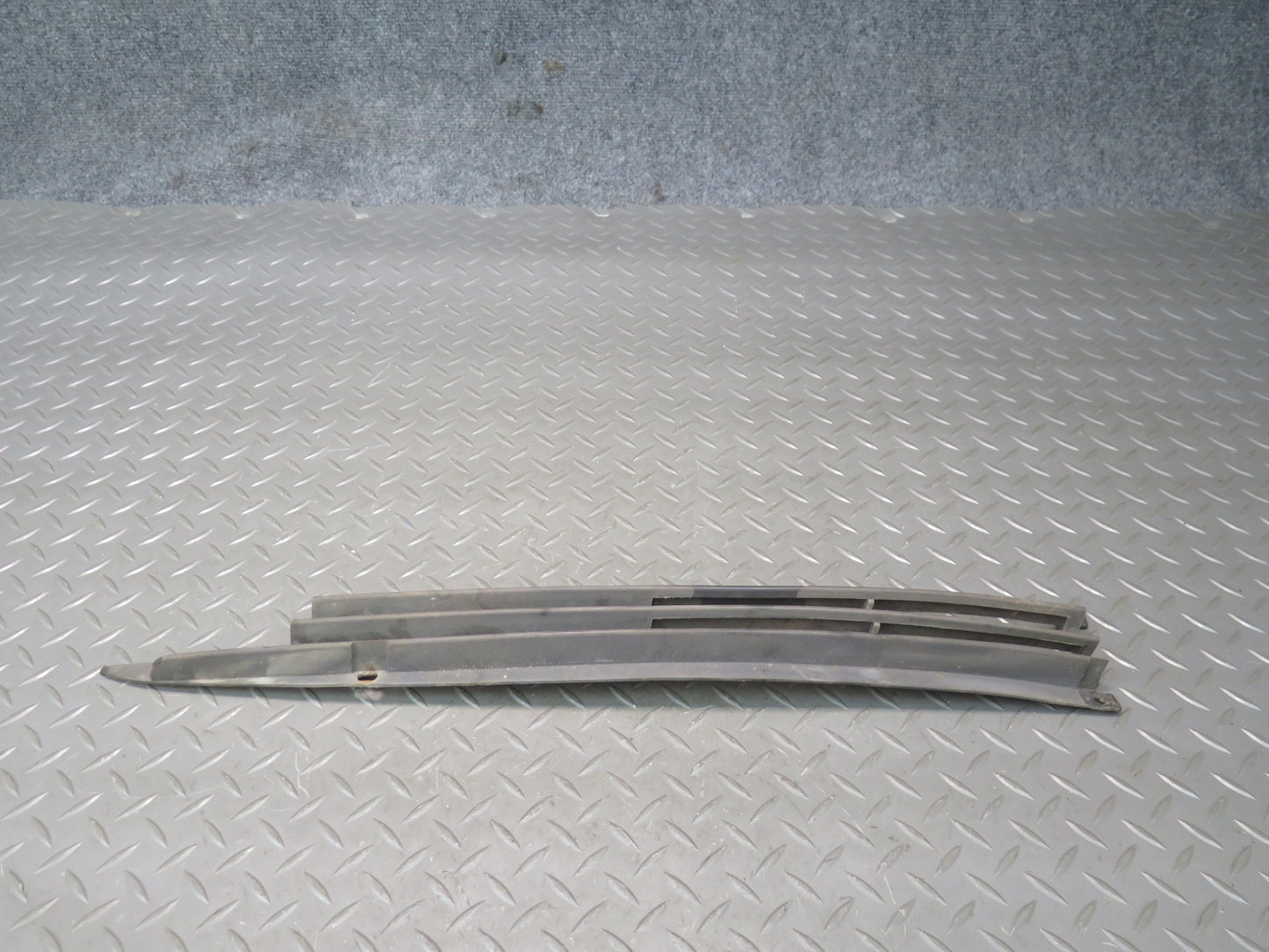 75-76 Mercedes W115 300D Front Right Passenger Side Lower Trim Grille OEM