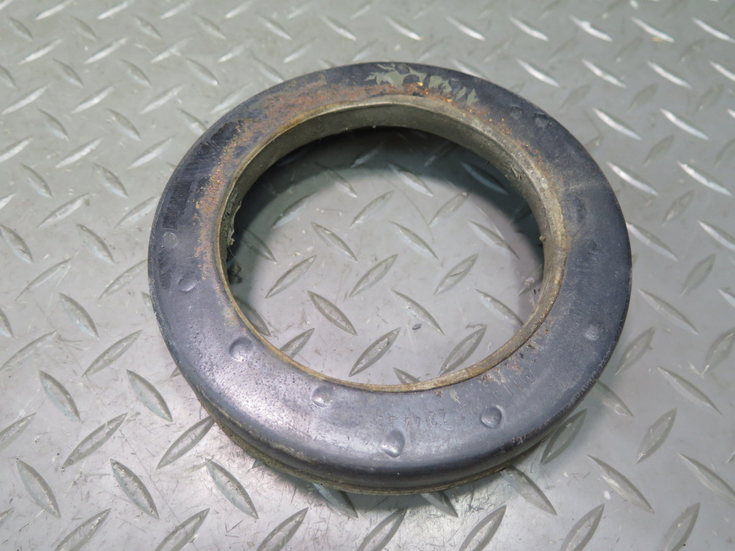 75-76 Mercedes W115 300D Rear Left & Right Coil Spring Rubber Buffer Pad Set OEM