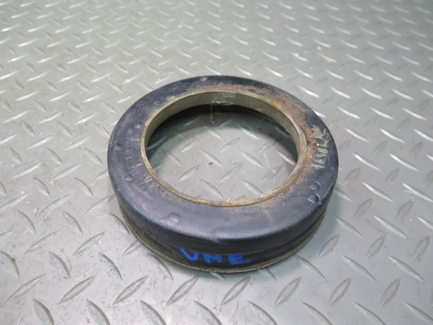 75-76 Mercedes W115 300D Rear Left & Right Coil Spring Rubber Buffer Pad Set OEM