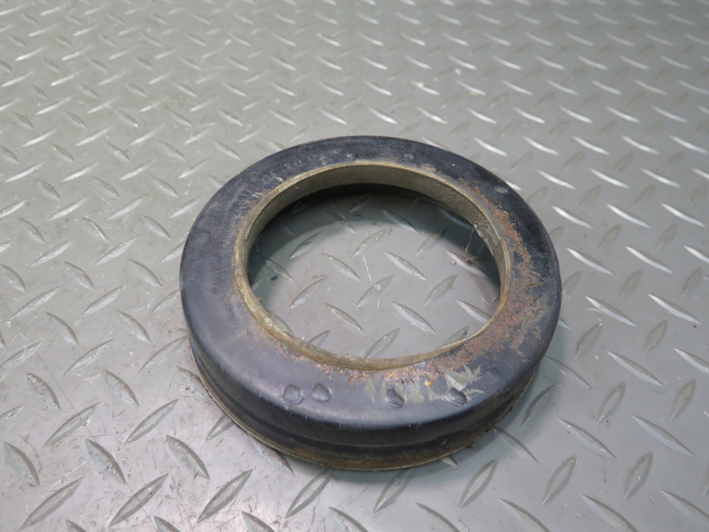 75-76 Mercedes W115 300D Rear Left & Right Coil Spring Rubber Buffer Pad Set OEM
