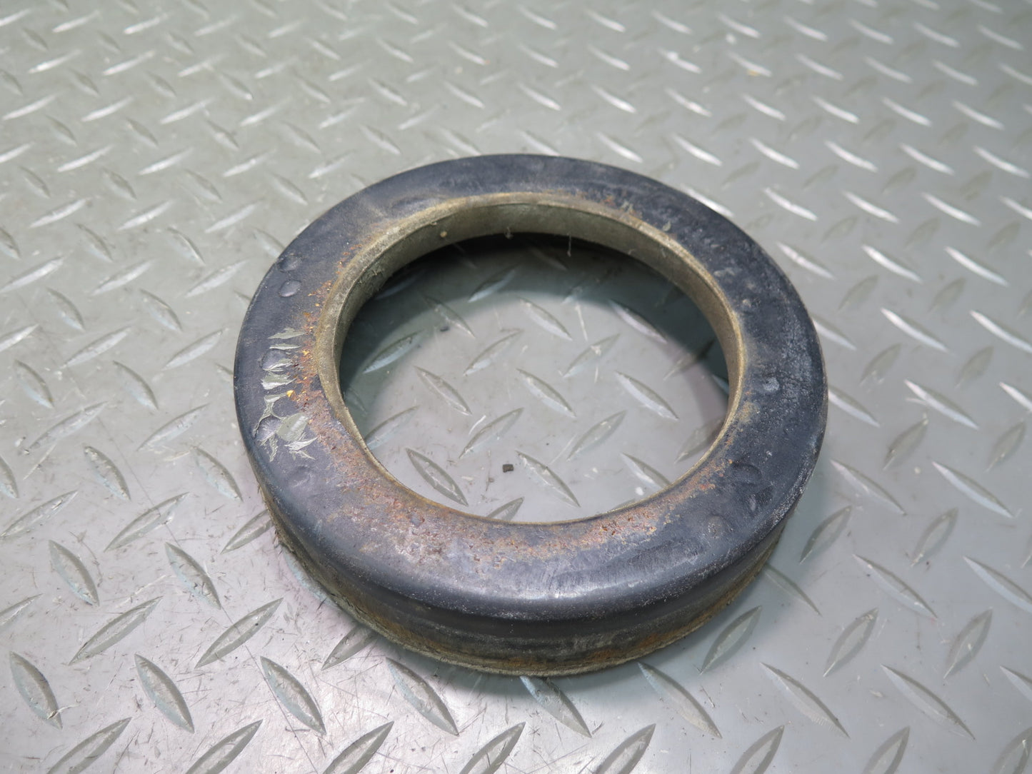 75-76 Mercedes W115 300D Rear Left & Right Coil Spring Rubber Buffer Pad Set OEM