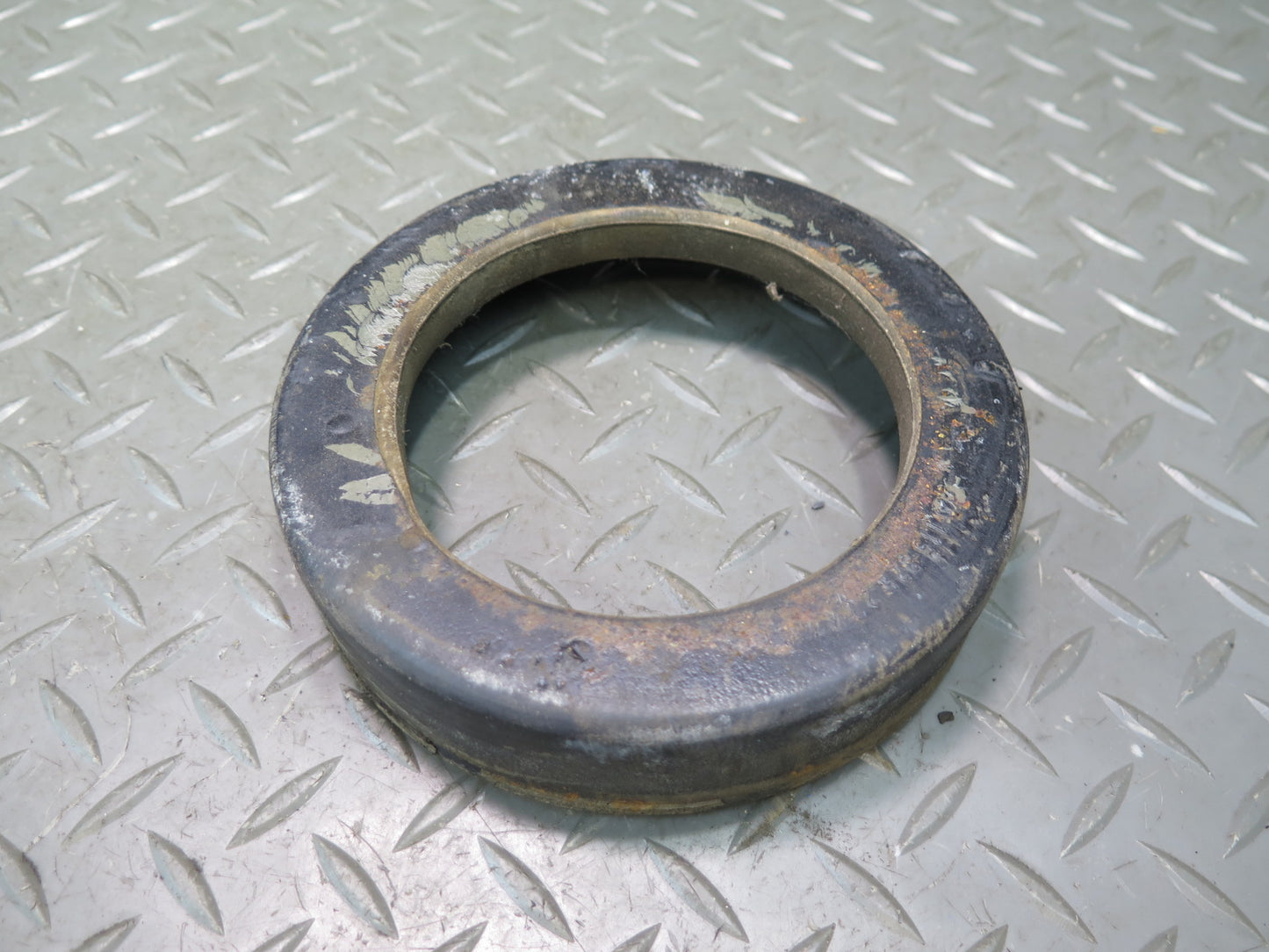 75-76 Mercedes W115 300D Rear Left & Right Coil Spring Rubber Buffer Pad Set OEM