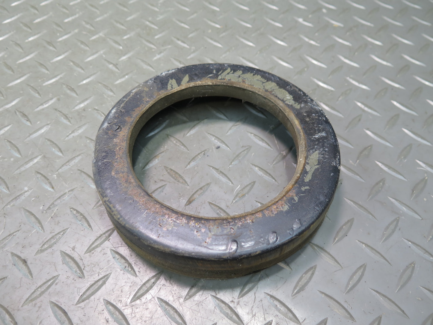 75-76 Mercedes W115 300D Rear Left & Right Coil Spring Rubber Buffer Pad Set OEM
