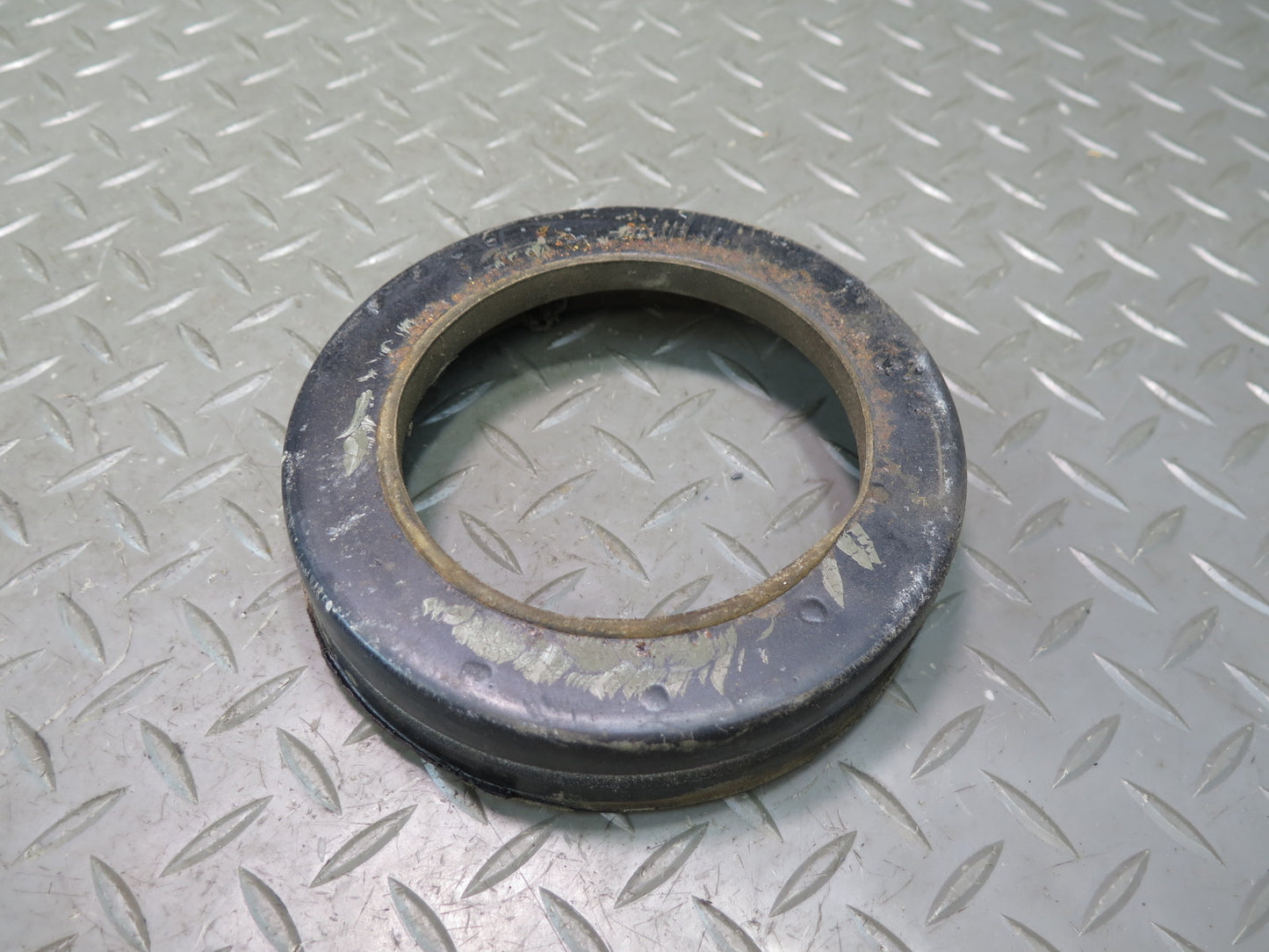 75-76 Mercedes W115 300D Rear Left & Right Coil Spring Rubber Buffer Pad Set OEM