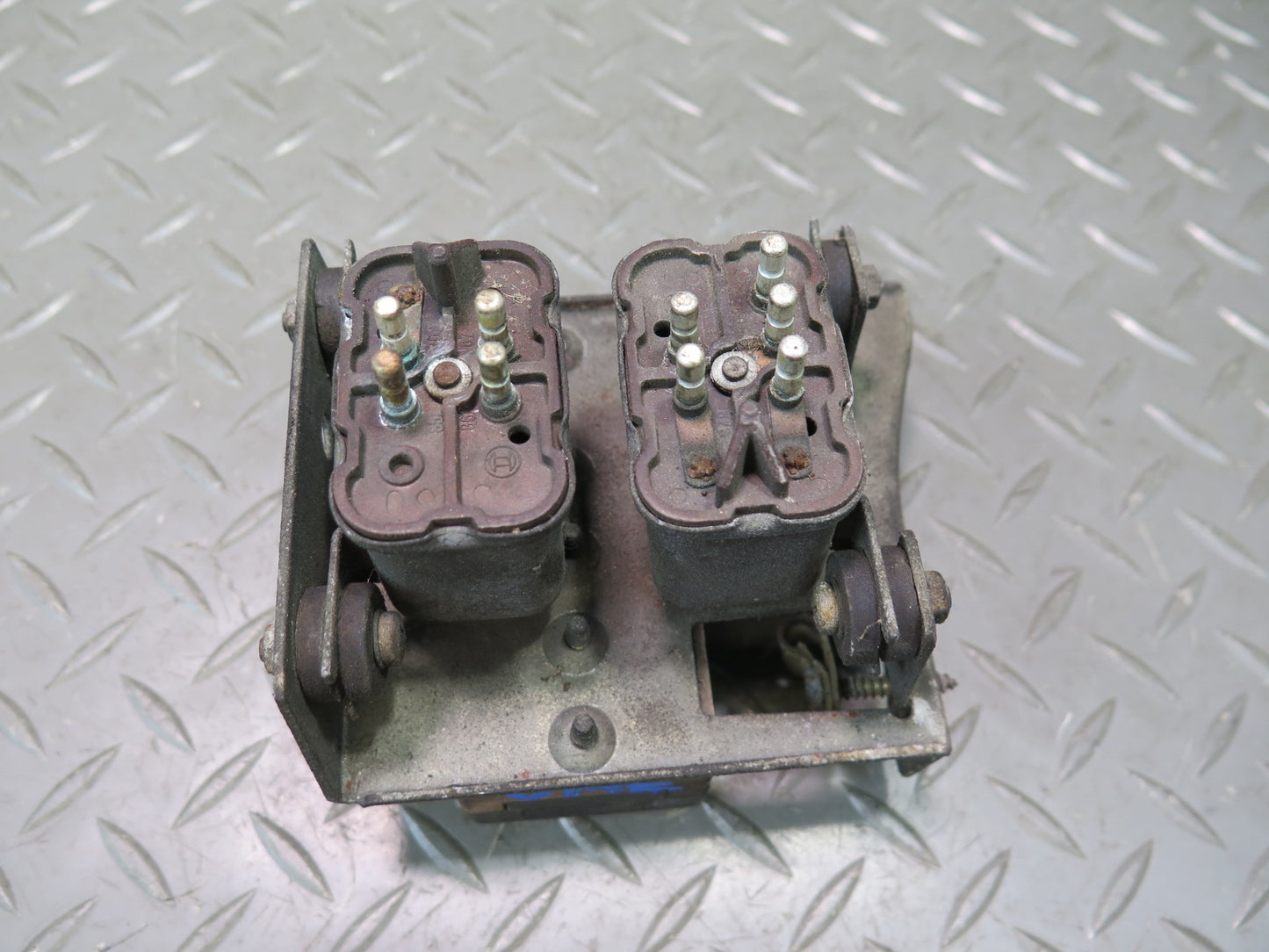 75-76 Mercedes W115 300SD Front Right Under Hood Relay Module w Bracket OEM