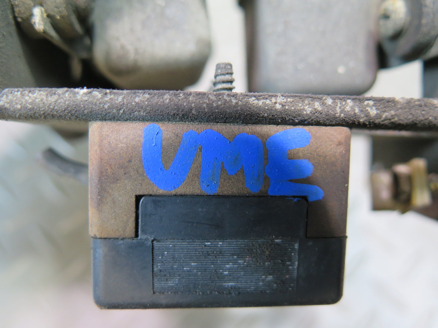 75-76 Mercedes W115 300SD Front Right Under Hood Relay Module w Bracket OEM