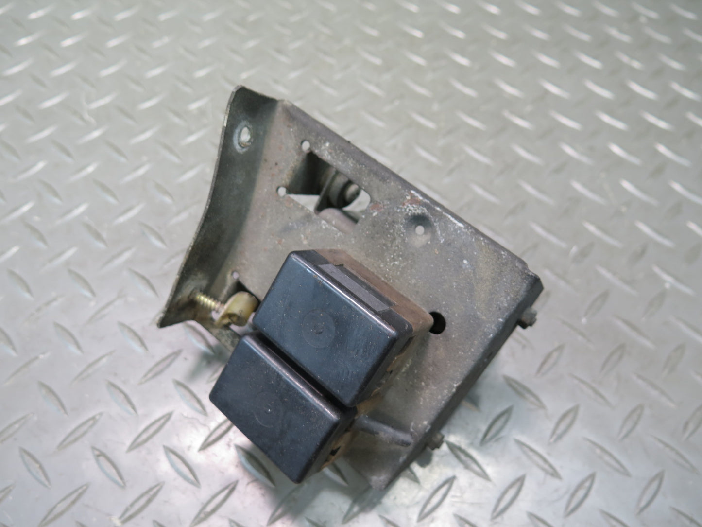 75-76 Mercedes W115 300SD Front Right Under Hood Relay Module w Bracket OEM