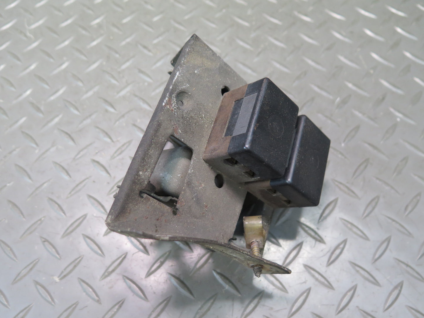 75-76 Mercedes W115 300SD Front Right Under Hood Relay Module w Bracket OEM