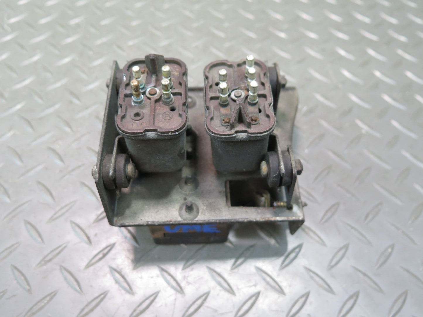 75-76 Mercedes W115 300SD Front Right Under Hood Relay Module w Bracket OEM