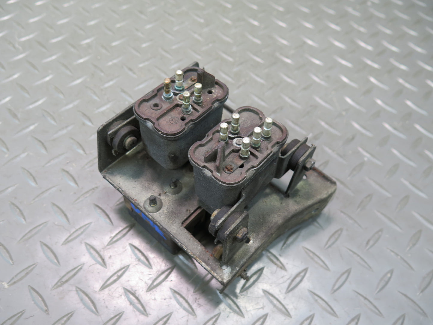 75-76 Mercedes W115 300SD Front Right Under Hood Relay Module w Bracket OEM