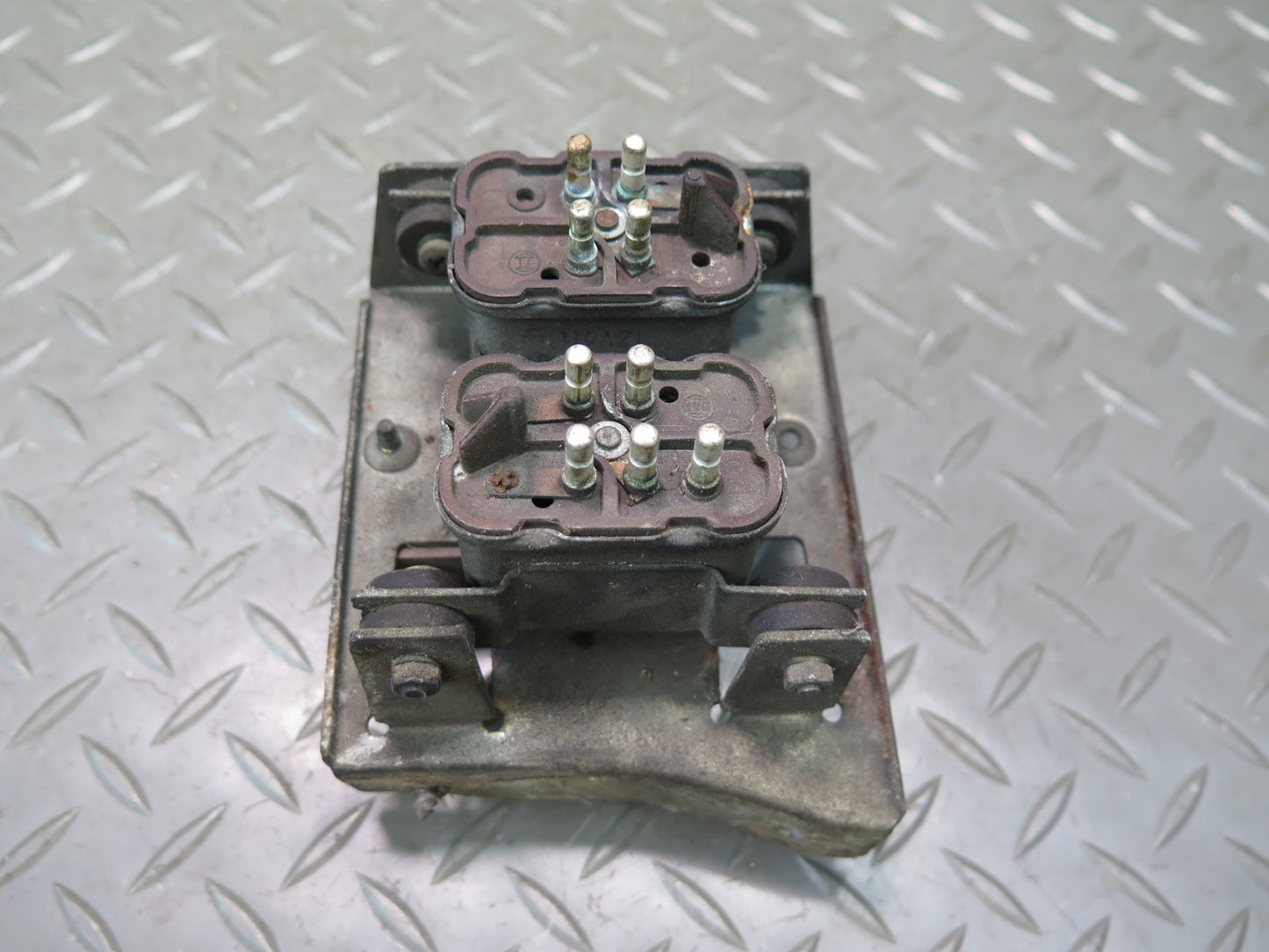 75-76 Mercedes W115 300SD Front Right Under Hood Relay Module w Bracket OEM