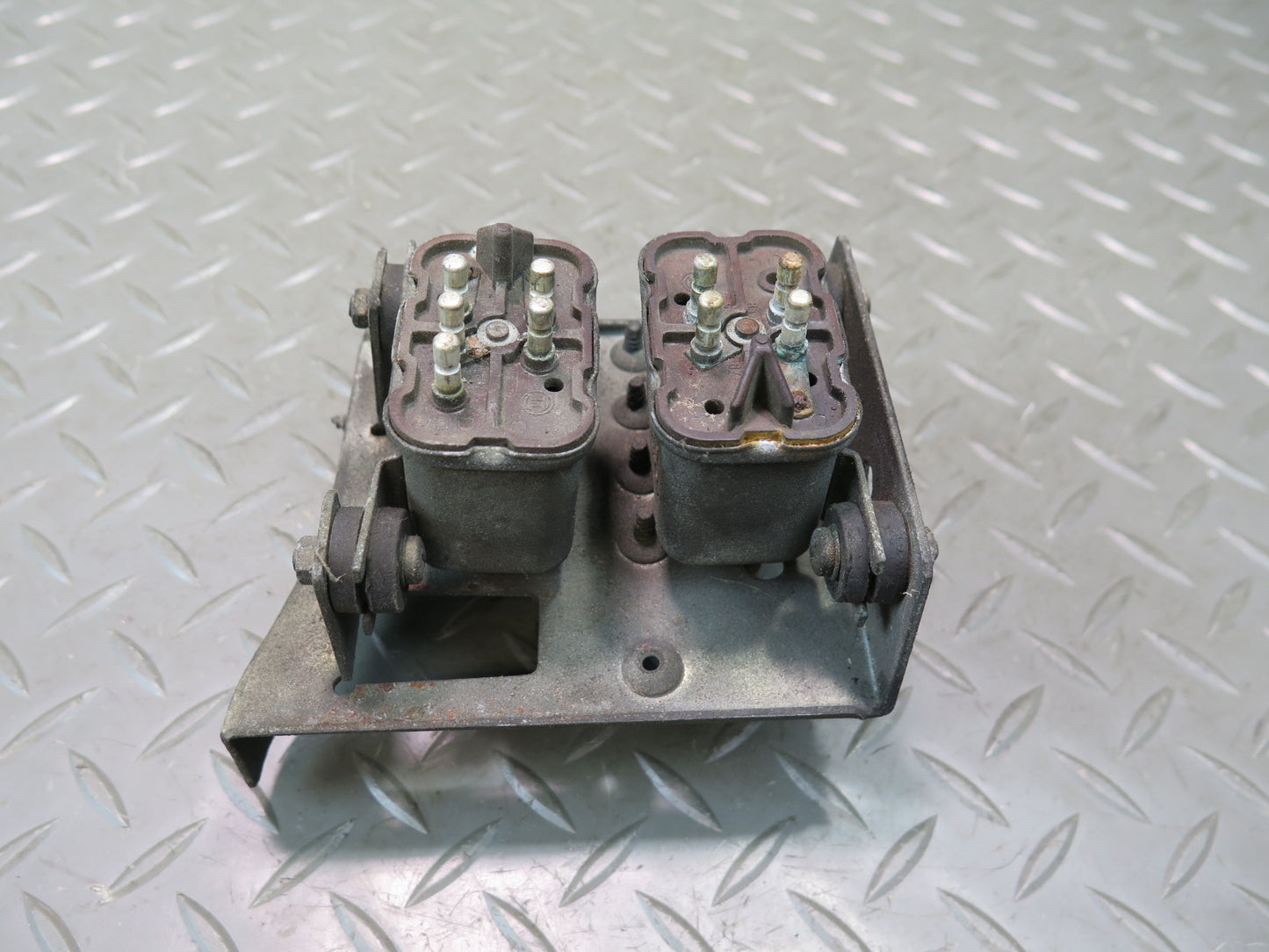 75-76 Mercedes W115 300SD Front Right Under Hood Relay Module w Bracket OEM