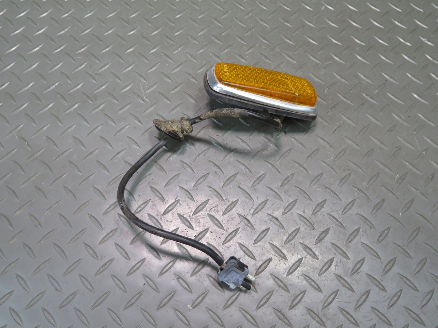 75-76 Mercedes W115 300D Front Left Right Side Marker Light Lamp Wiring Set OEM
