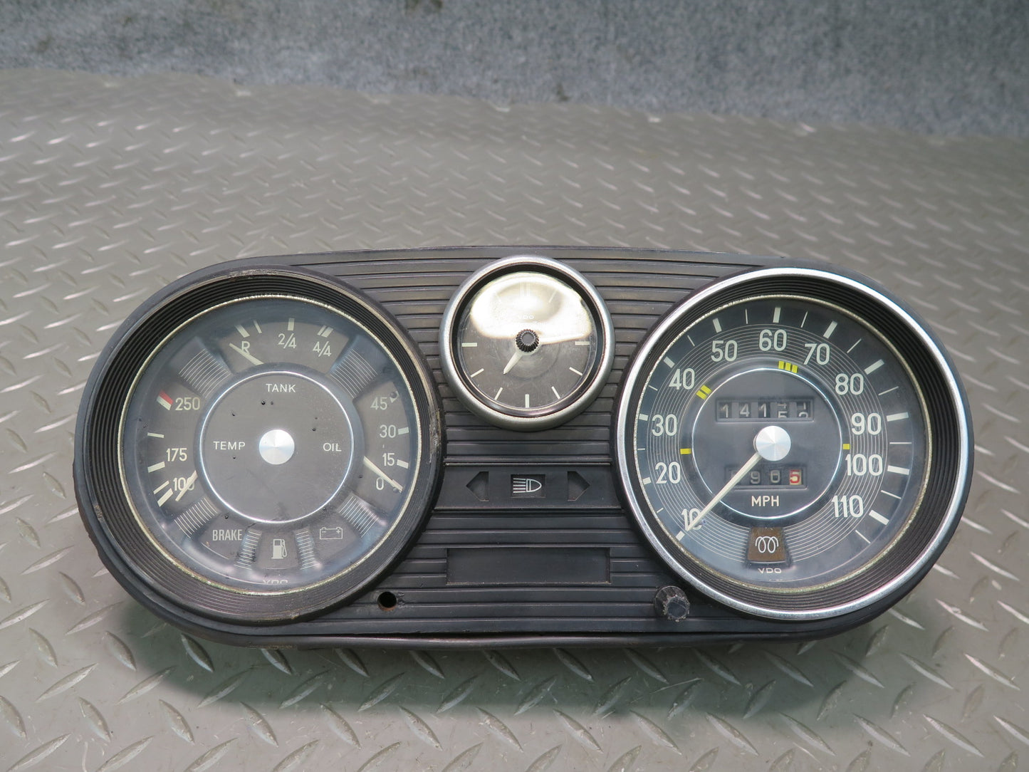 75-76 Mercedes W115 300D A/T Instrument Cluster Gauge Speedometer 110MPH 14K OEM