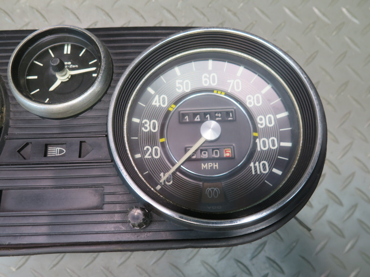 75-76 Mercedes W115 300D A/T Instrument Cluster Gauge Speedometer 110MPH 14K OEM