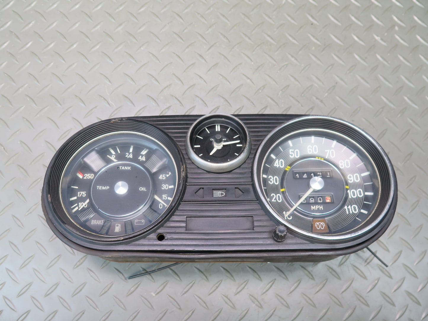 75-76 Mercedes W115 300D A/T Instrument Cluster Gauge Speedometer 110MPH 14K OEM