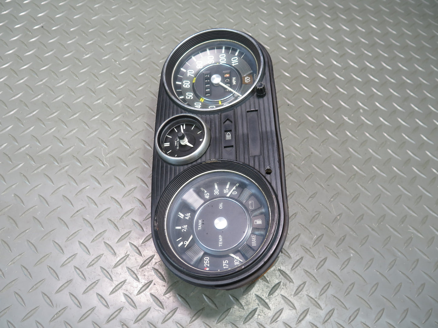 75-76 Mercedes W115 300D A/T Instrument Cluster Gauge Speedometer 110MPH 14K OEM