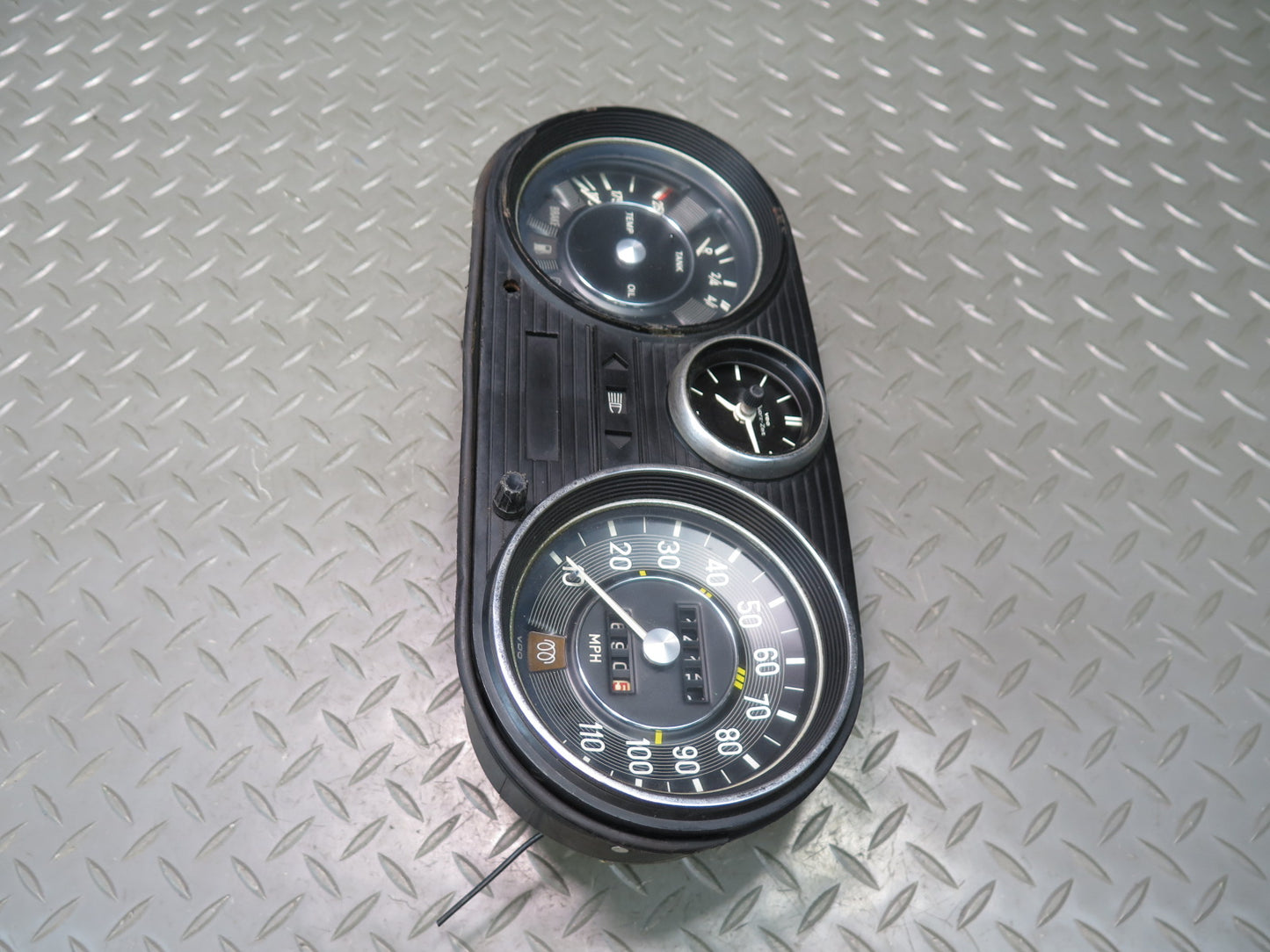 75-76 Mercedes W115 300D A/T Instrument Cluster Gauge Speedometer 110MPH 14K OEM