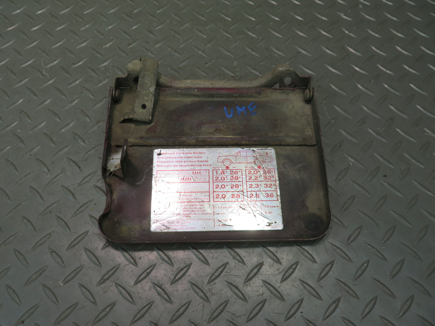 75-76 Mercedes W115 300SD Gas Fuel Filler Door Lid Cover RED OEM