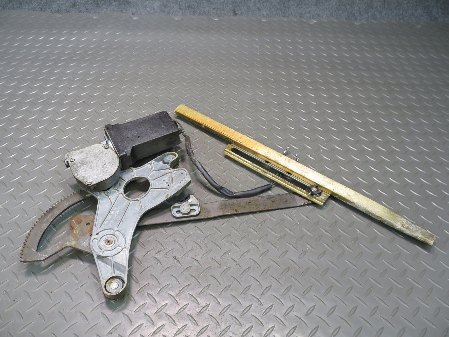 75-76 Mercedes W115 300SD Front Right Door Window Regulator w Motor OEM