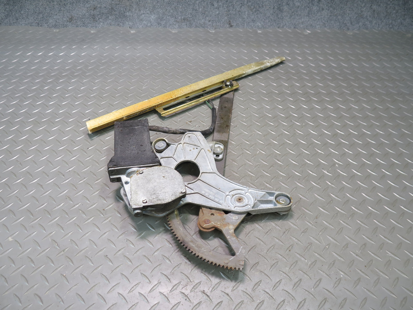 75-76 Mercedes W115 300SD Front Right Door Window Regulator w Motor OEM