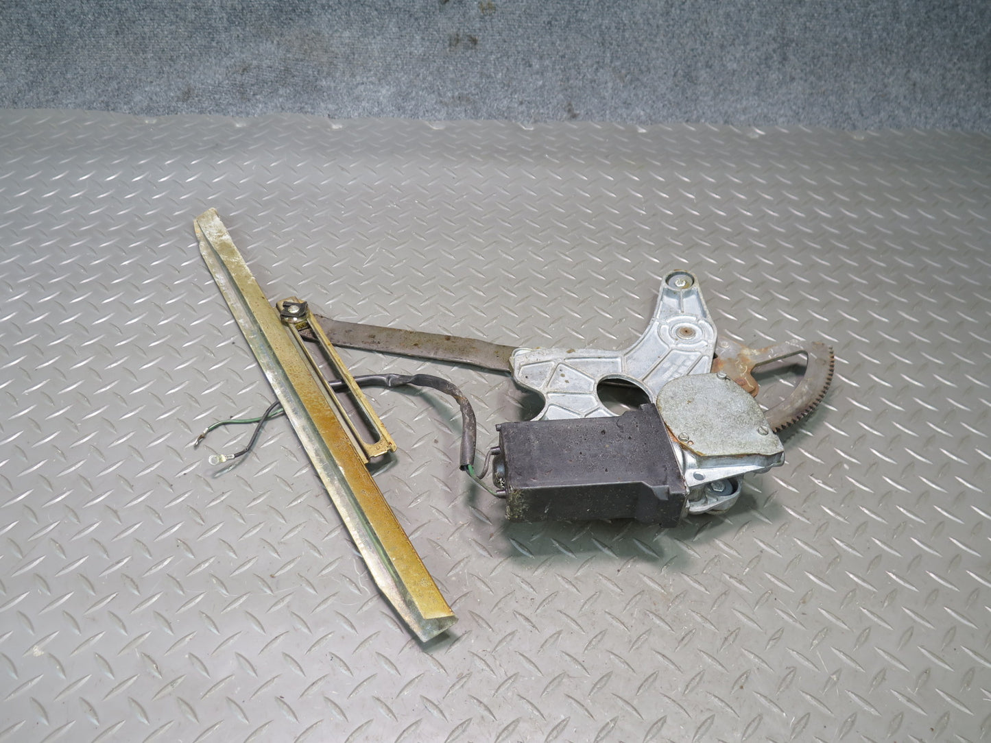 75-76 Mercedes W115 300SD Front Right Door Window Regulator w Motor OEM