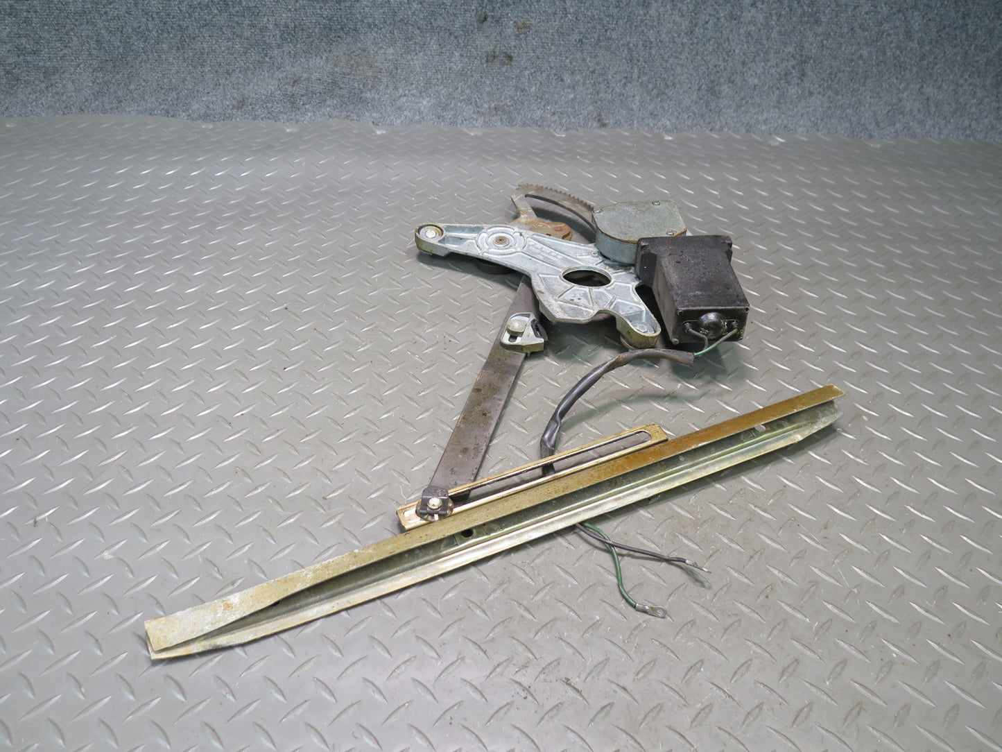 75-76 Mercedes W115 300SD Front Right Door Window Regulator w Motor OEM