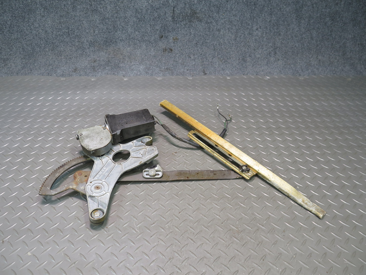 75-76 Mercedes W115 300SD Front Right Door Window Regulator w Motor OEM