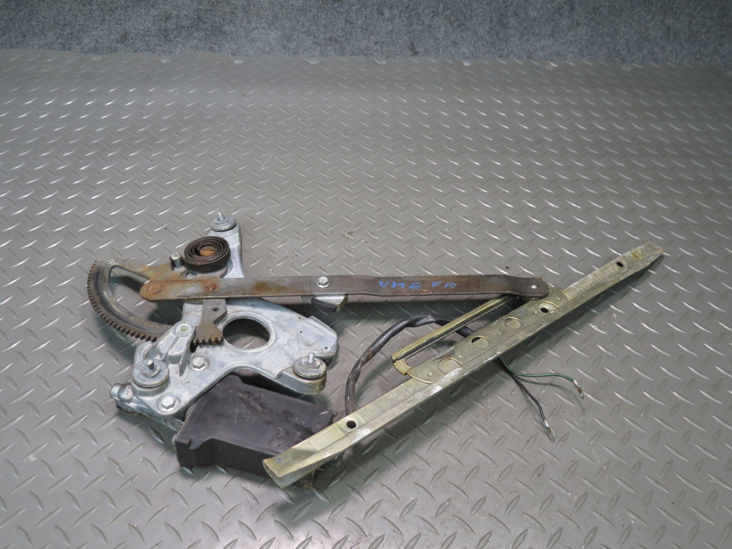 75-76 Mercedes W115 300SD Front Right Door Window Regulator w Motor OEM
