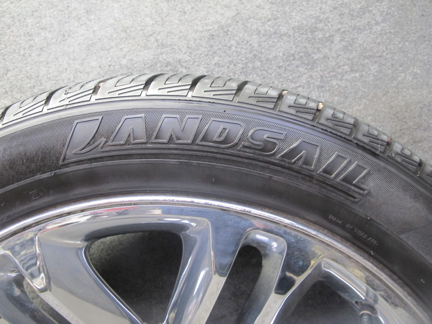 2007-2014 Cadillac Escalade R22" Chrome Wheel Rim 22x9J ET31 Landsail 285/45