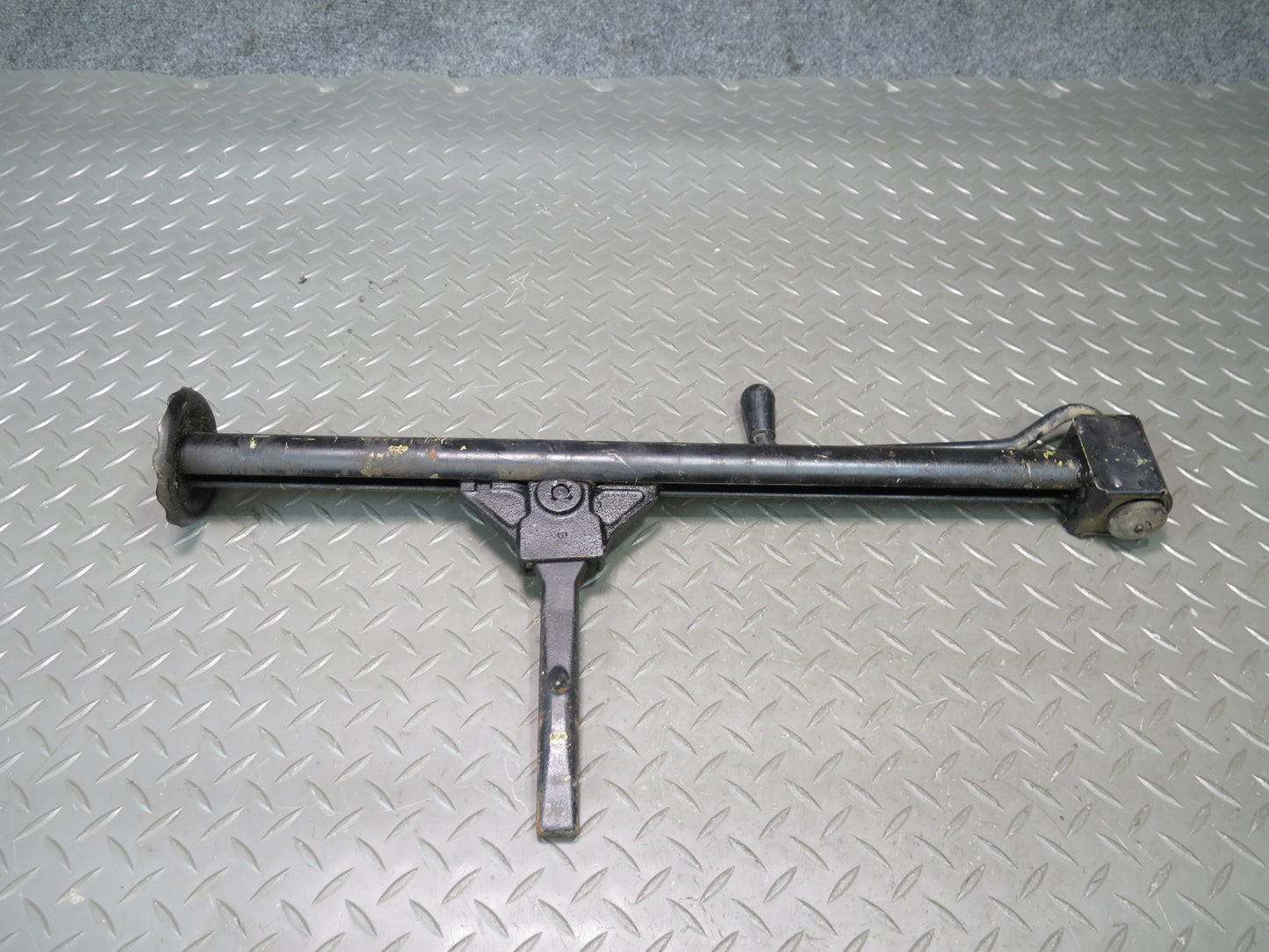 75-76 Mercedes W115 300SD Emergency Spare Tire Lift Jack w Wrench Tool Set OEM