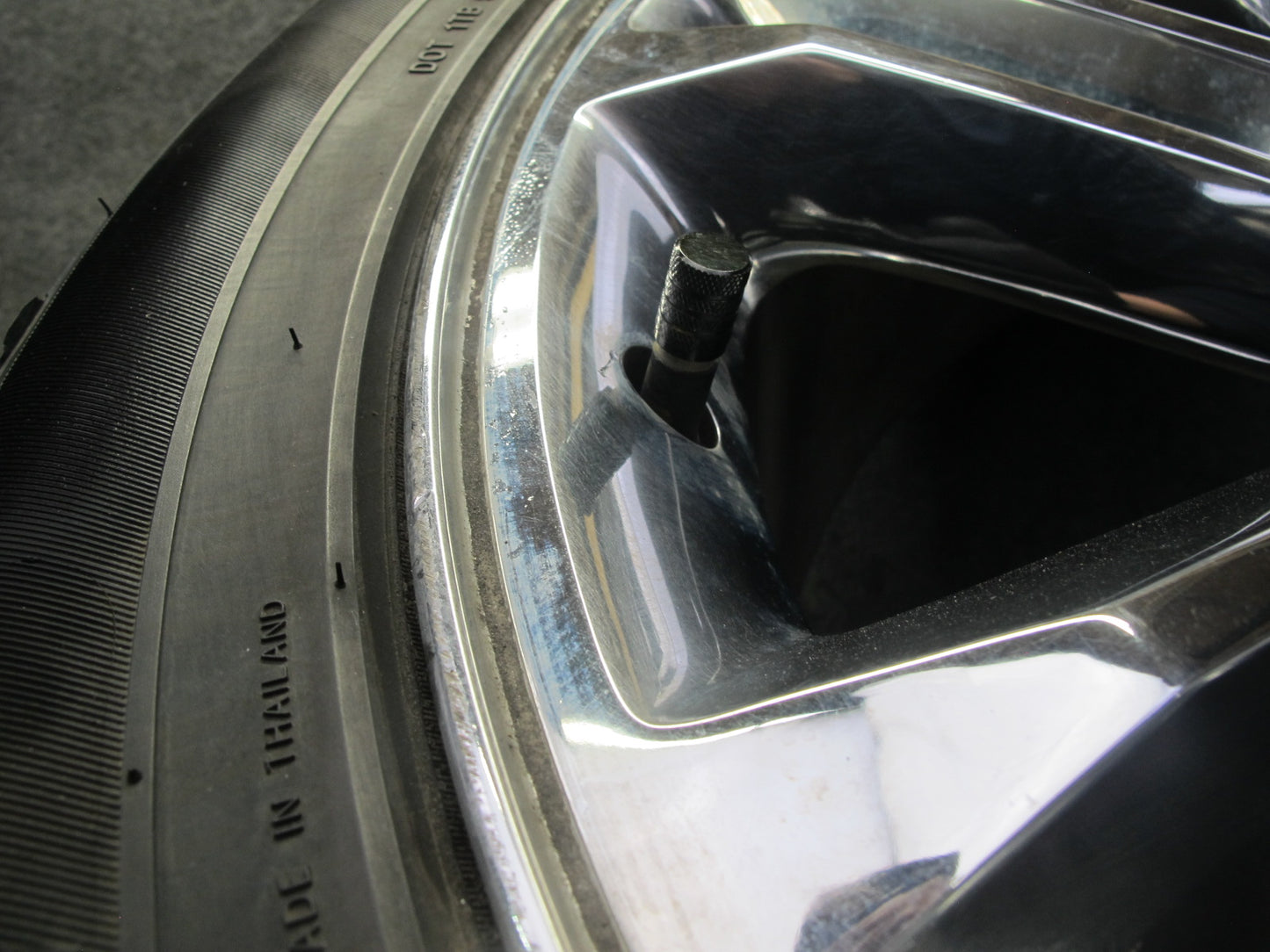 2007-2014 Cadillac Escalade R22" Chrome Wheel Rim 22x9J ET31 Landsail 285/45