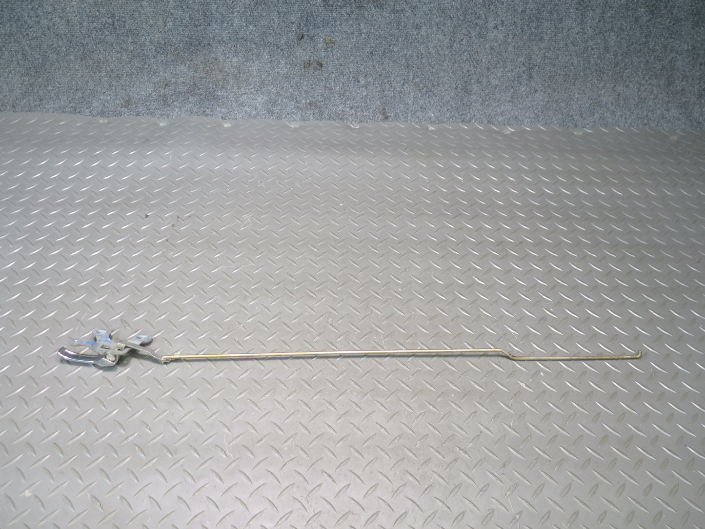 75-76 Mercedes W115 300SD Front Right Door Interior Handle w Link OEM