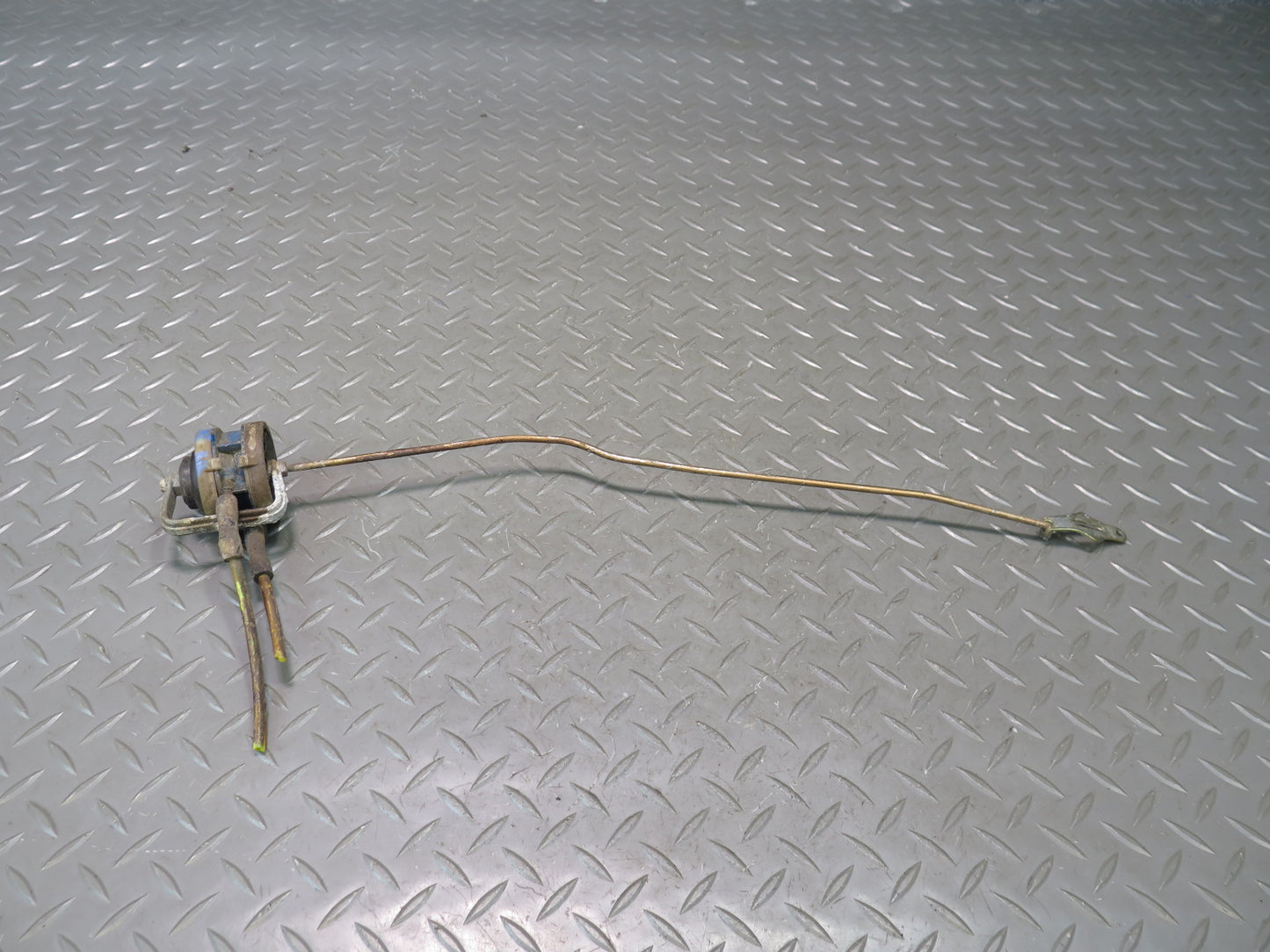 75-76 Mercedes W115 300SD Rear Right Door Lock Vacuum Actuator OEM