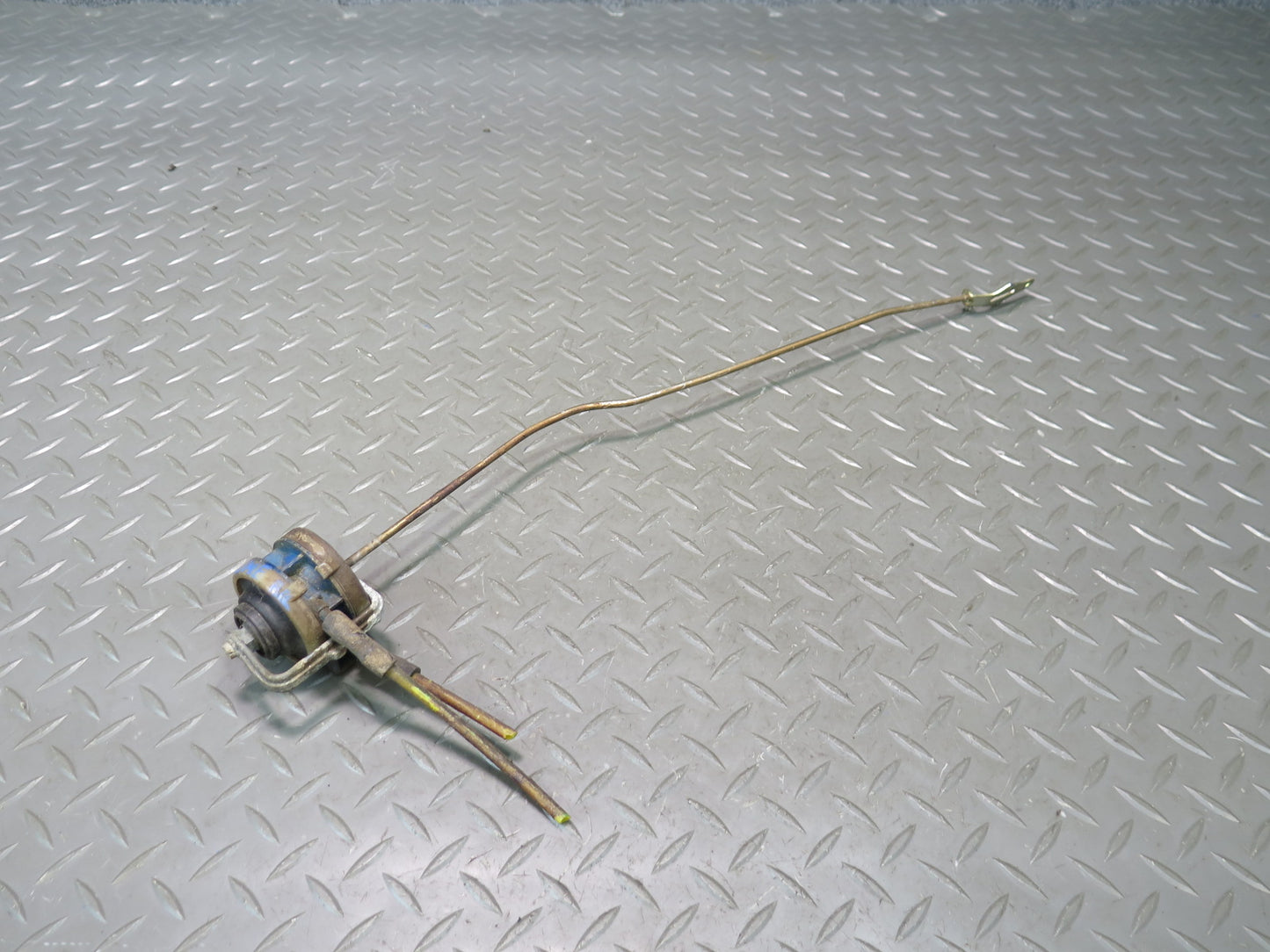 75-76 Mercedes W115 300SD Rear Right Door Lock Vacuum Actuator OEM
