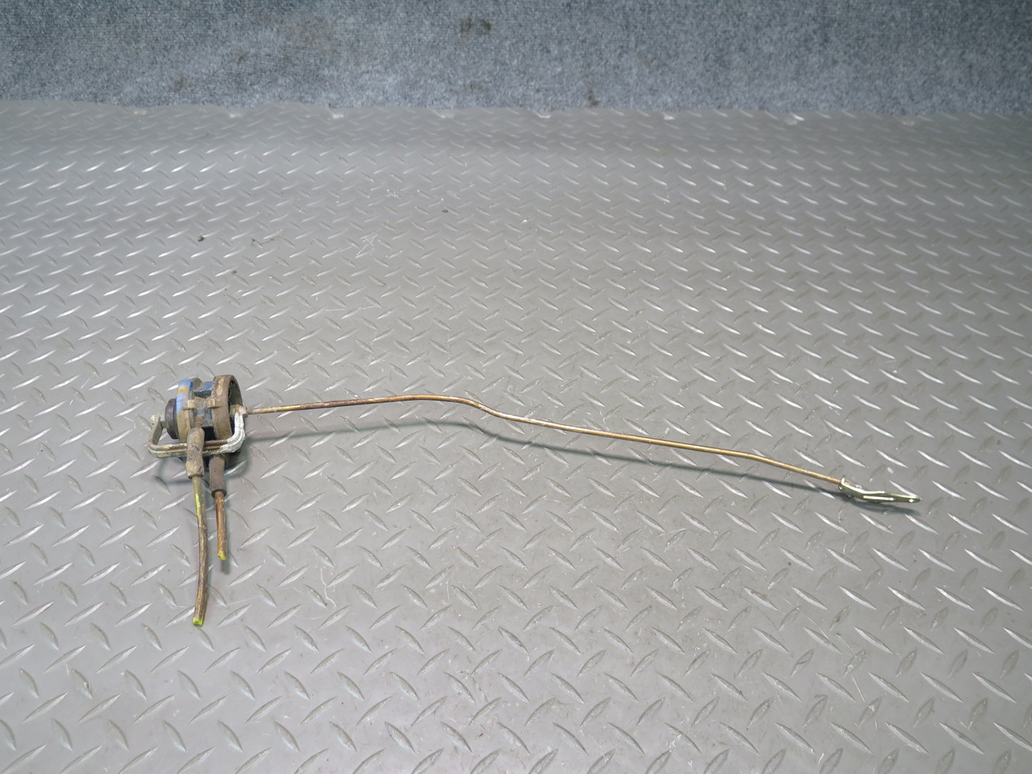 75-76 Mercedes W115 300SD Rear Right Door Lock Vacuum Actuator OEM