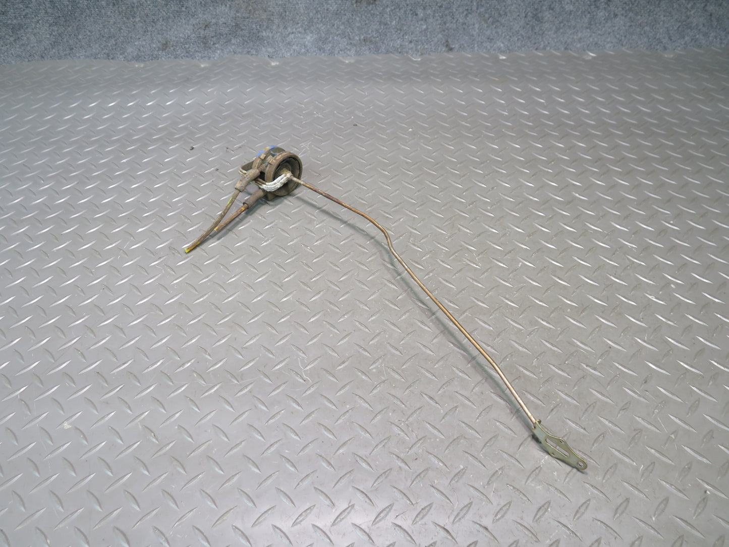 75-76 Mercedes W115 300SD Rear Right Door Lock Vacuum Actuator OEM