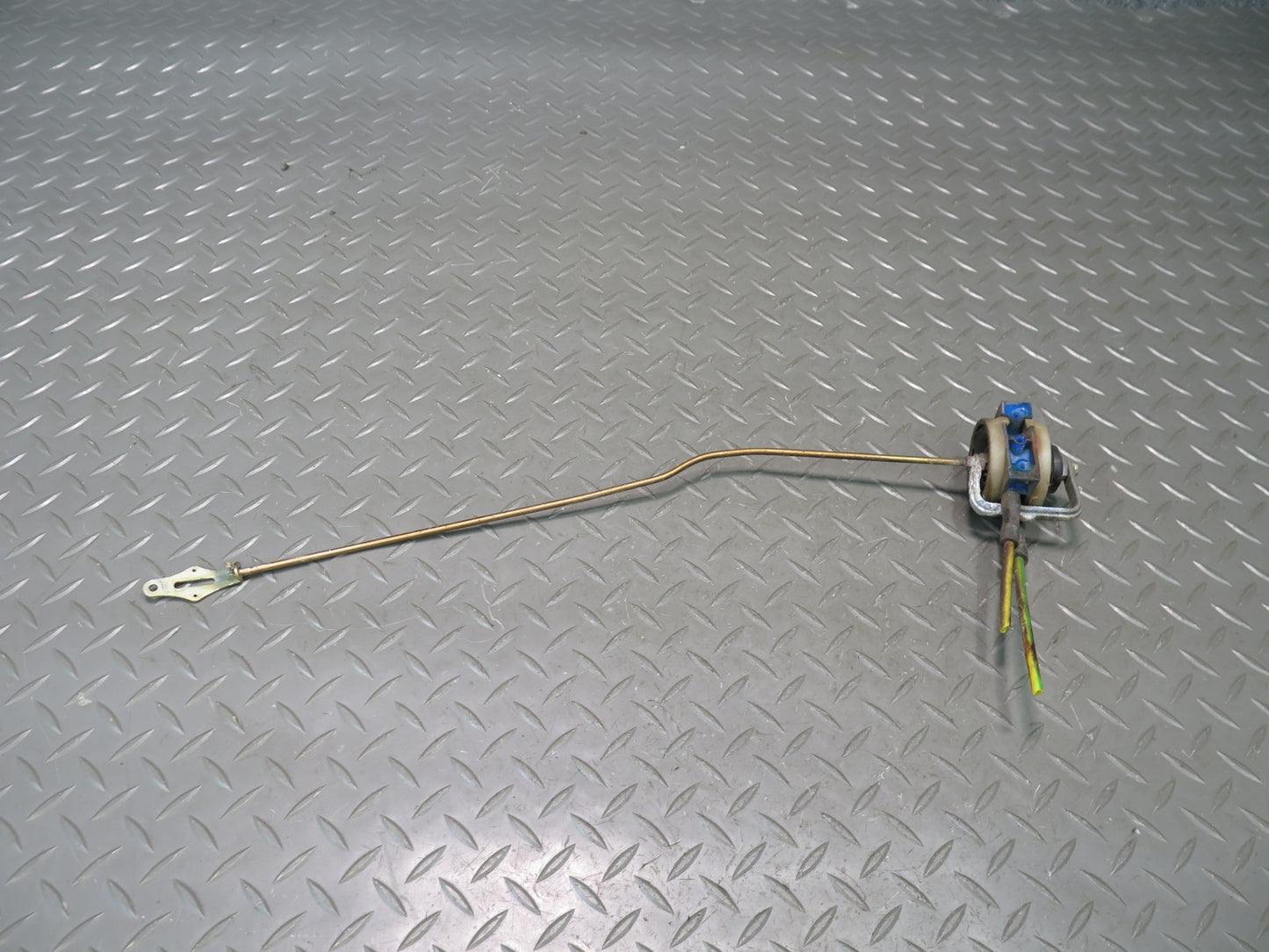 75-76 Mercedes W115 300SD Rear Right Door Lock Vacuum Actuator OEM