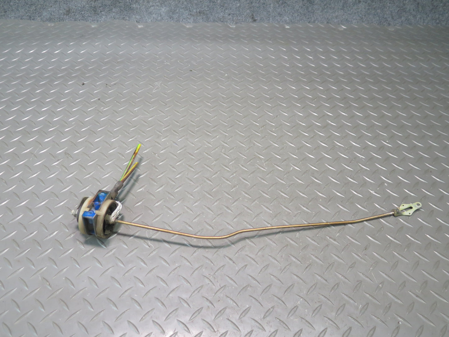 75-76 Mercedes W115 300SD Rear Right Door Lock Vacuum Actuator OEM