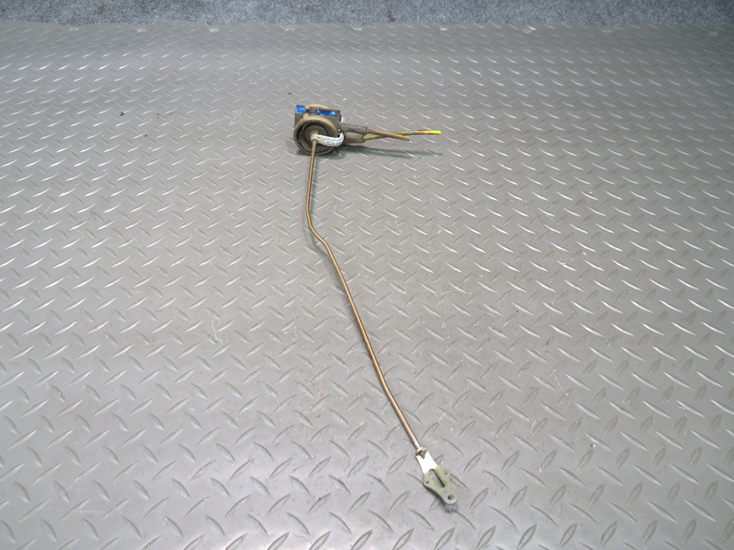 75-76 Mercedes W115 300SD Rear Right Door Lock Vacuum Actuator OEM