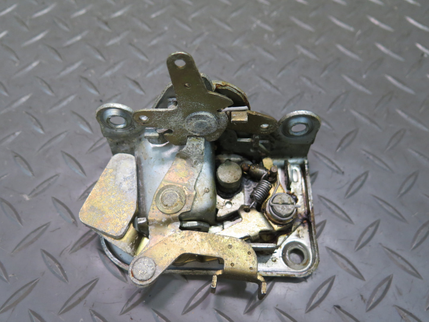 75-76 Mercedes W115 300SD Rear Right Door Lock Latch Actuator OEM