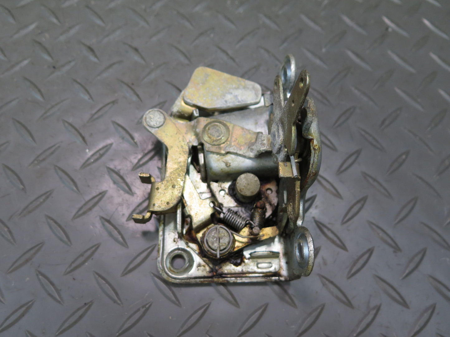 75-76 Mercedes W115 300SD Rear Right Door Lock Latch Actuator OEM