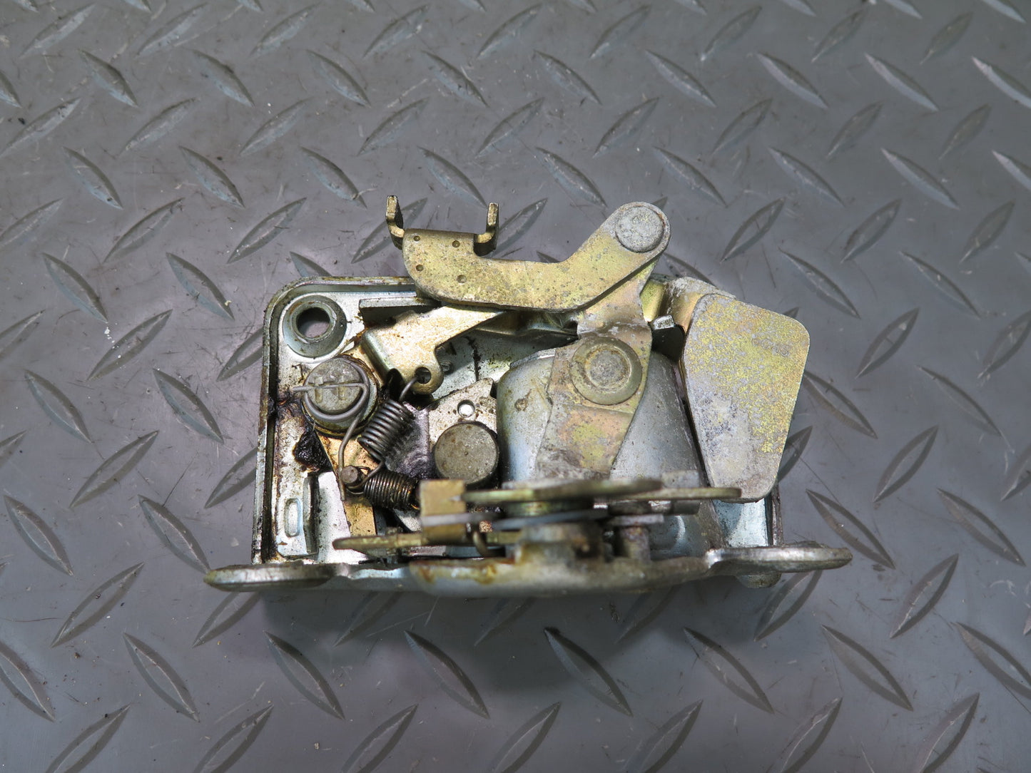 75-76 Mercedes W115 300SD Rear Right Door Lock Latch Actuator OEM