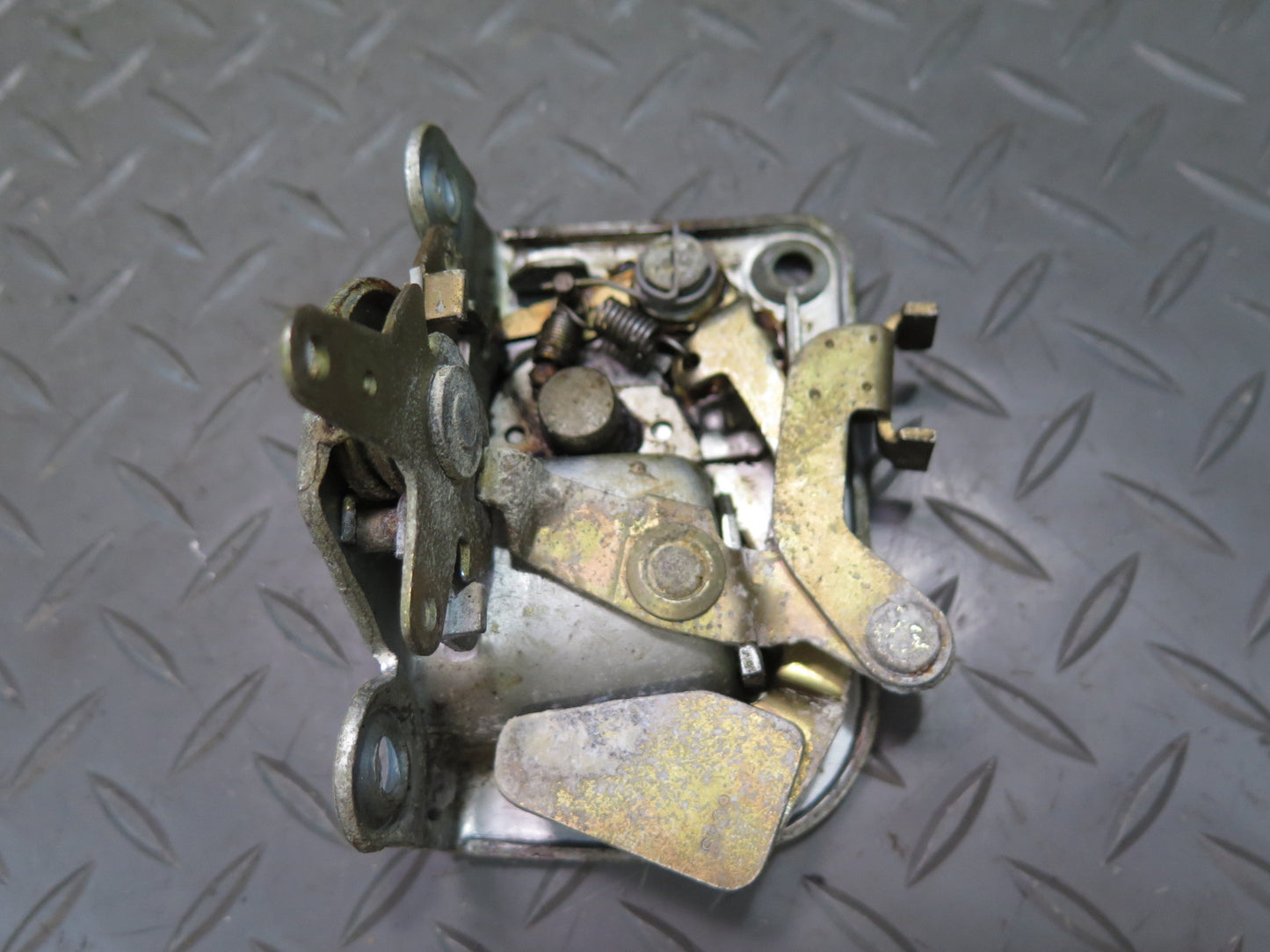 75-76 Mercedes W115 300SD Rear Right Door Lock Latch Actuator OEM