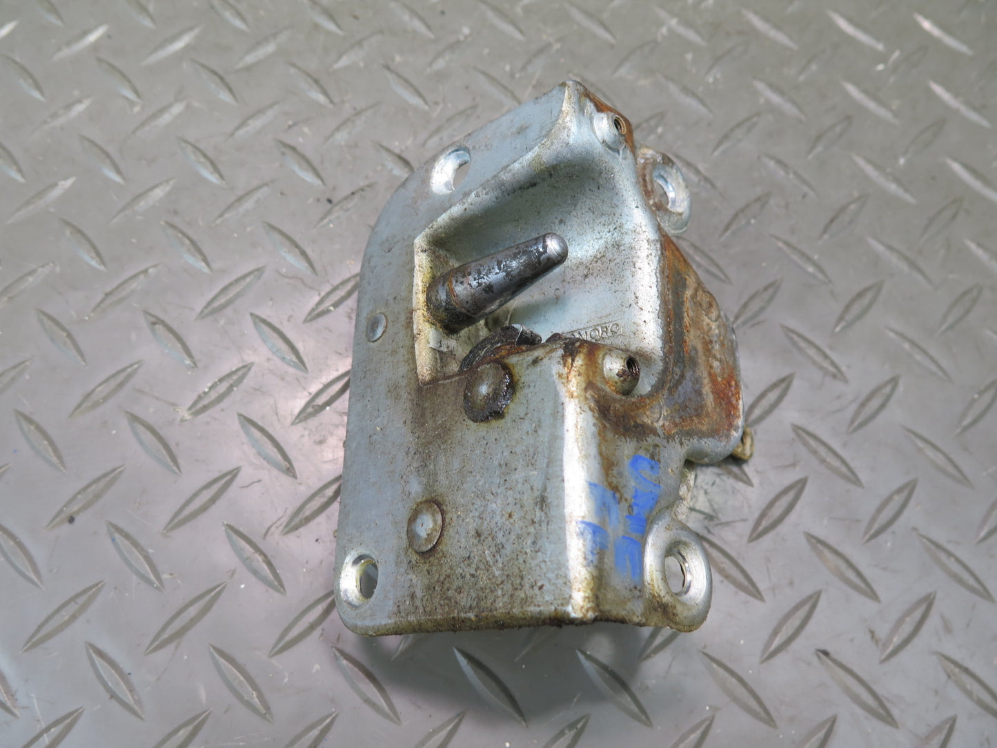 75-76 Mercedes W115 300SD Rear Left Door Lock Latch Actuator OEM